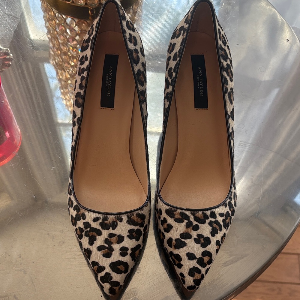 Ann Taylor Black Leather Leopard Animal Fur Print Heels NEW size 8